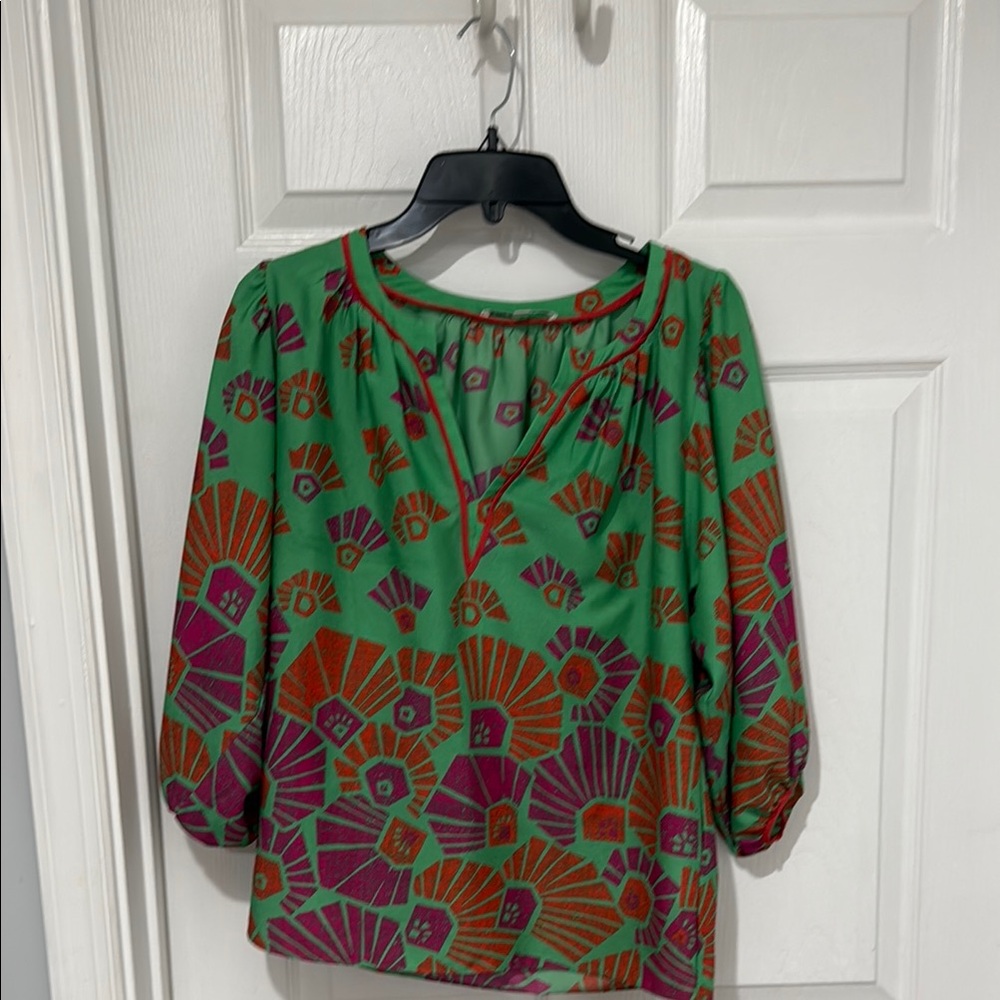 Collective Concepts Green and Red Graphic Blouse with 3/4 Sleeves